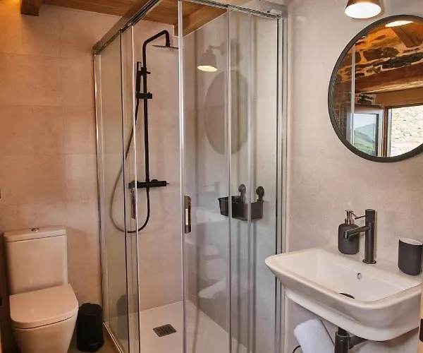 Lar Da Cima Nyaraló *