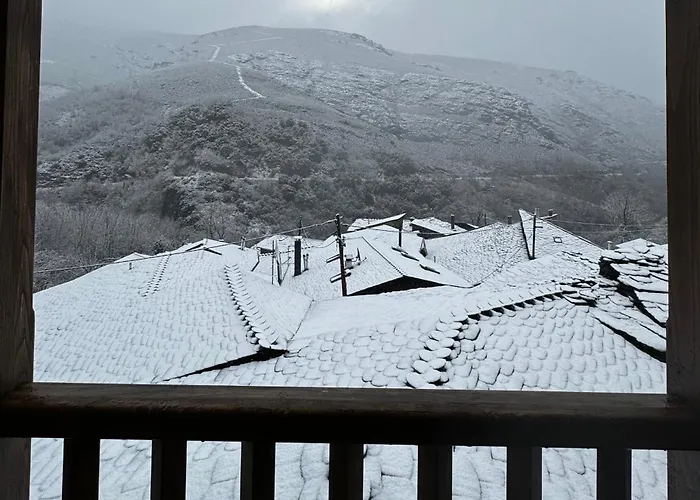 Lar Da Cima Nyaraló *