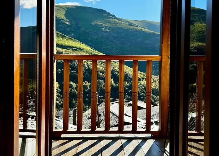 Lar Da Cima Nyaraló *